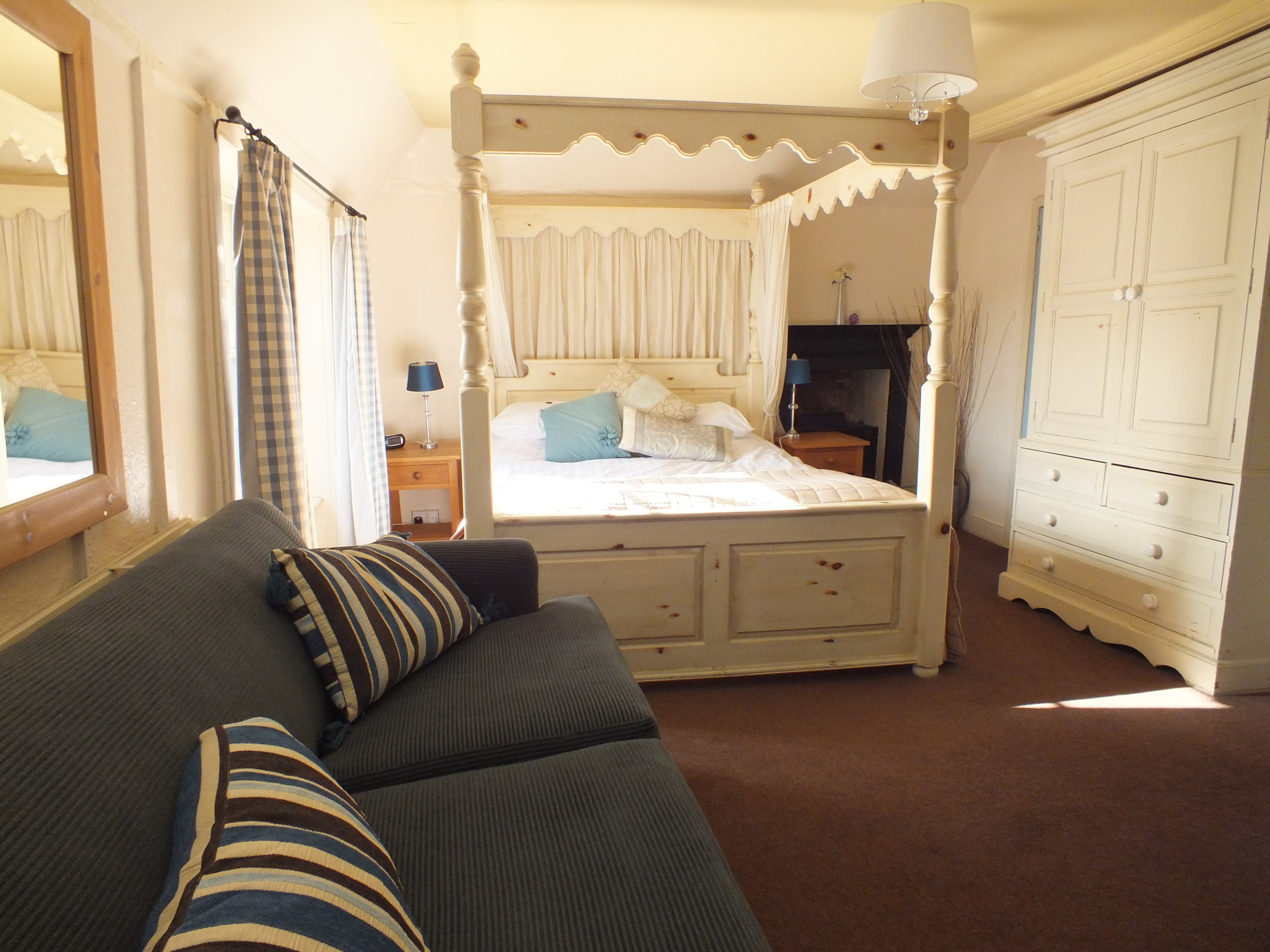 The White Horse-官方