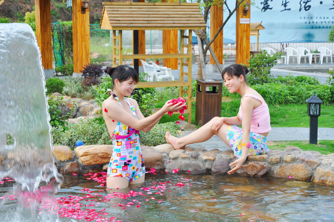 湘电灰汤温泉山庄-客卧