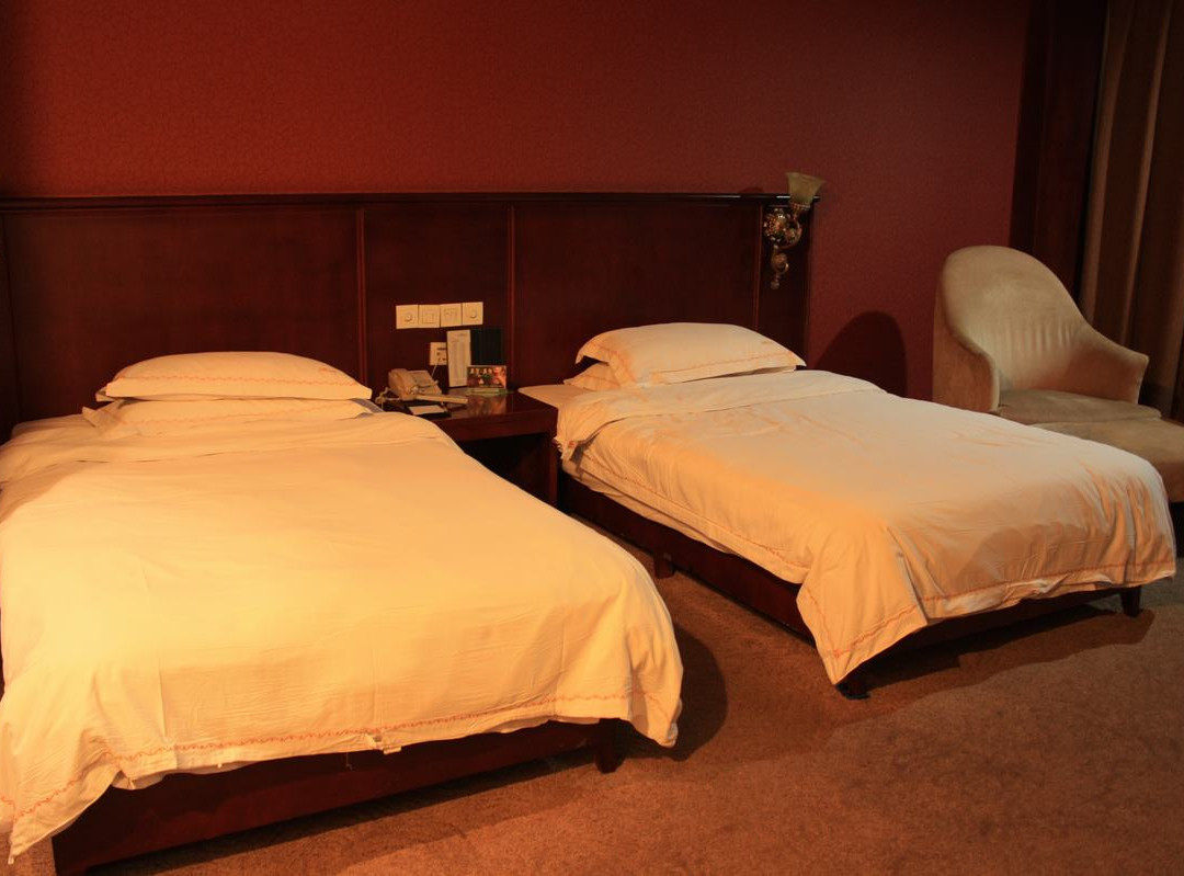 顶贯天逸大酒店主图