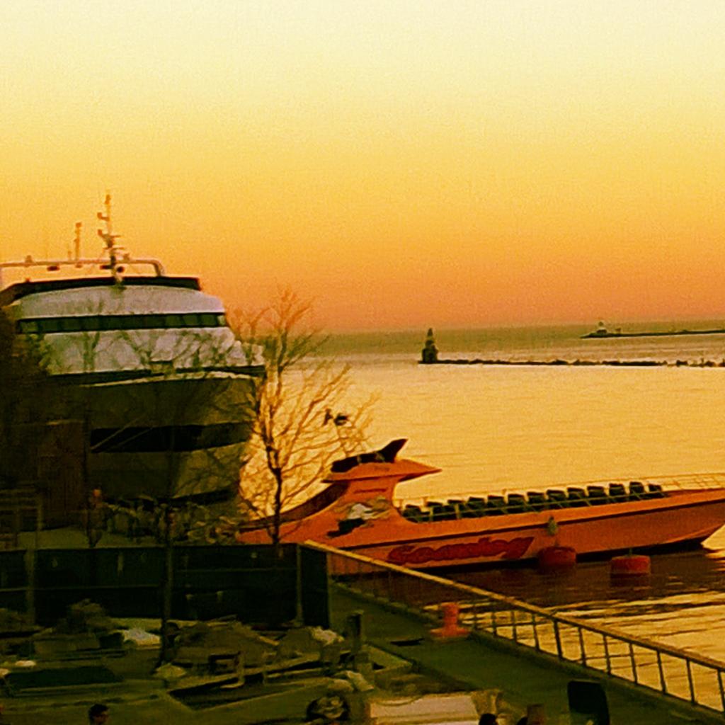 Lake Michigan's Abiding Place-泳池