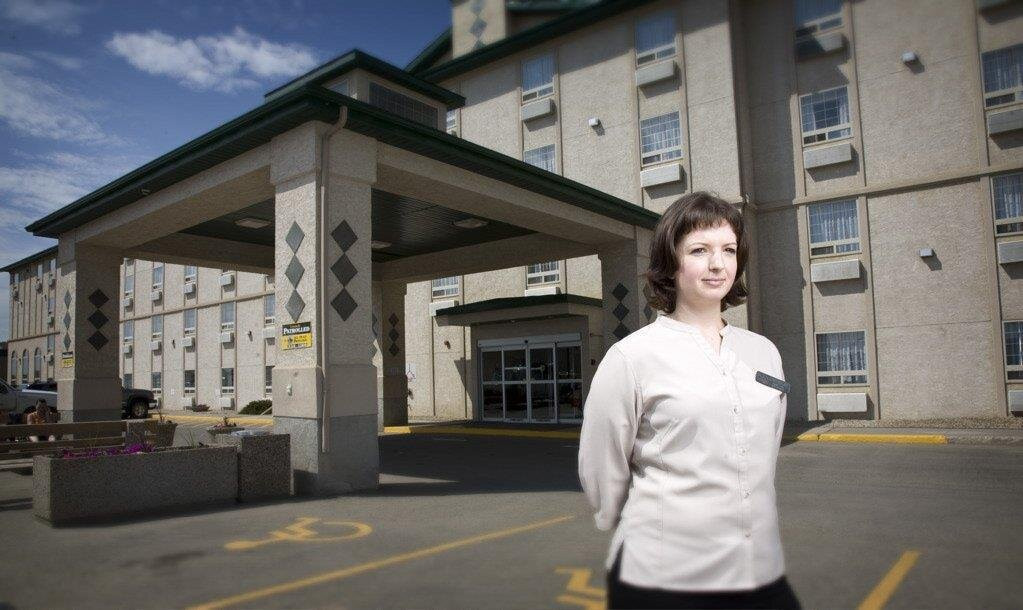 Service Plus Inn & Suites Grande Prairie