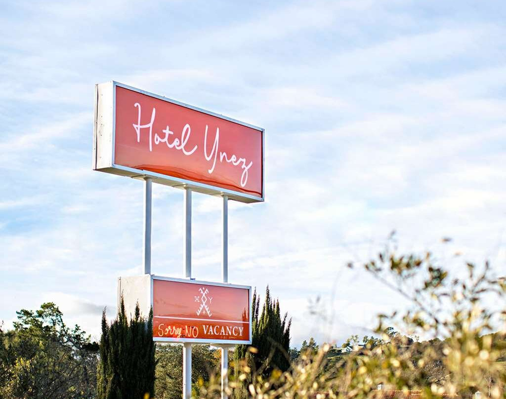 草地鹨酒店主图