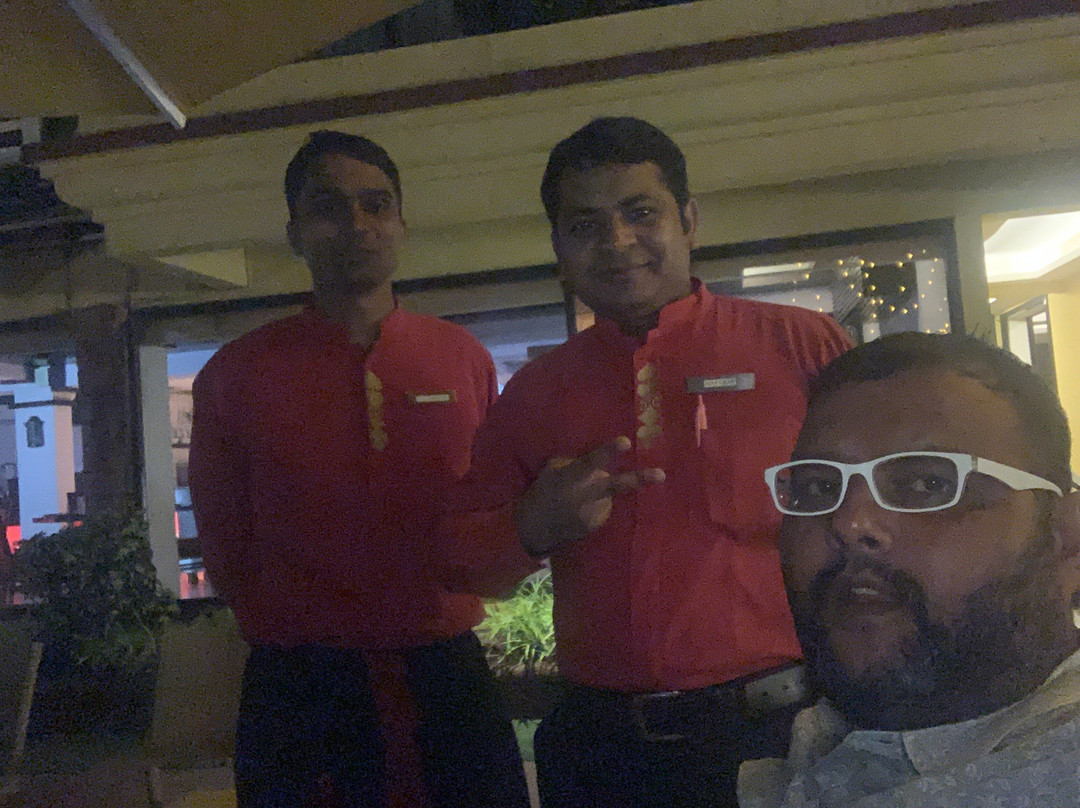 德尔丁套房酒店主图