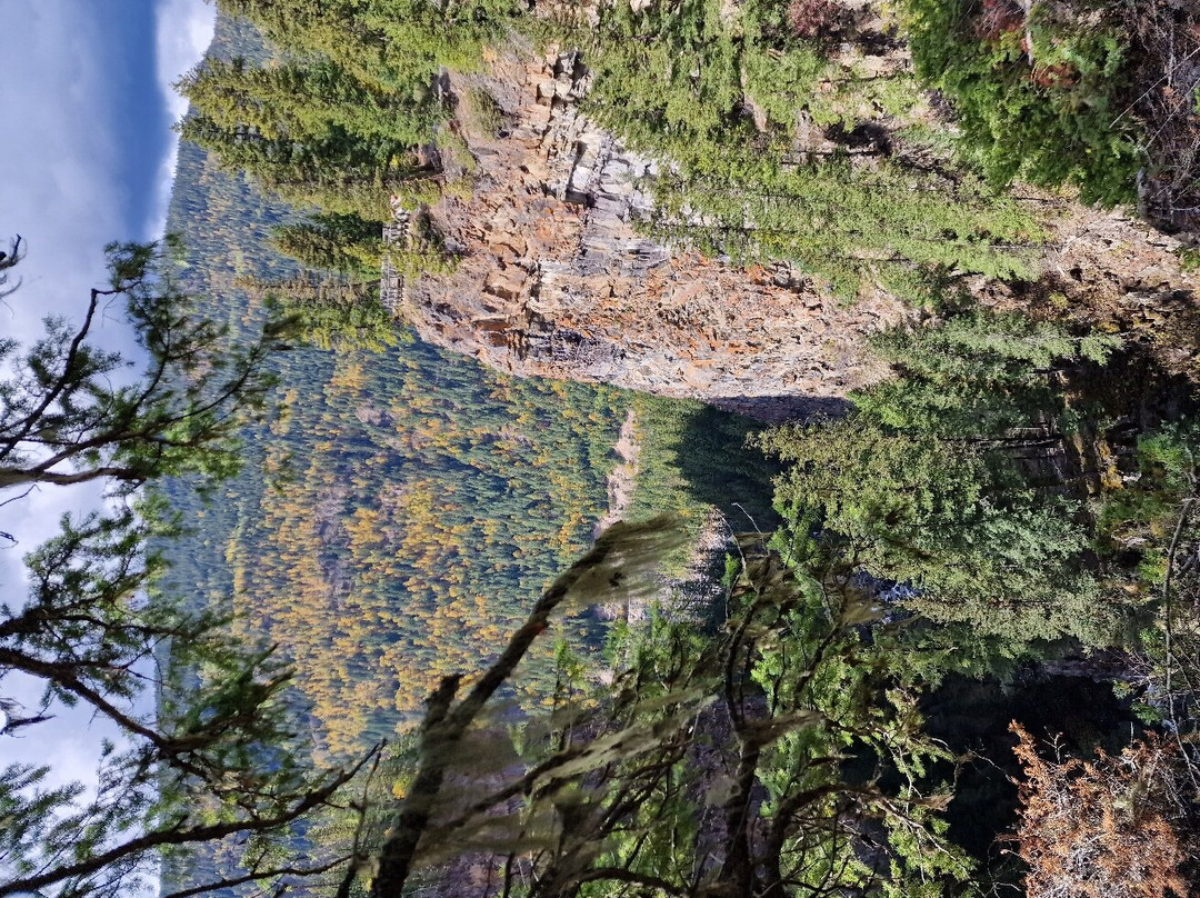 Spahat Falls景点图片