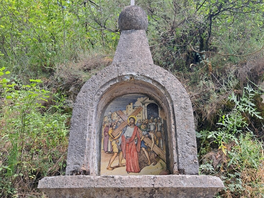 Chapelle Notre Dame du Roc景点图片