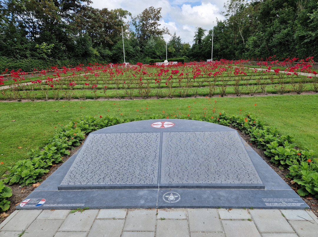 War Cemetery Den Burg-登堡必去景点
