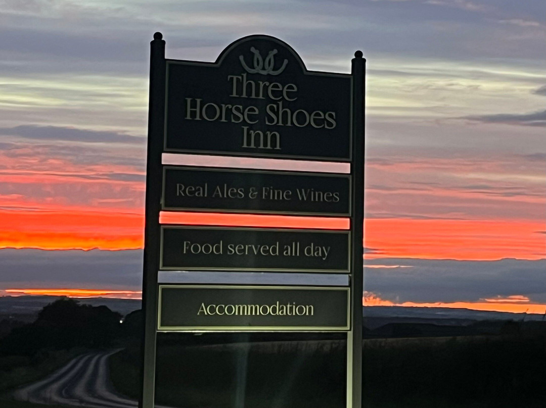 Three Horseshoes Inn主图