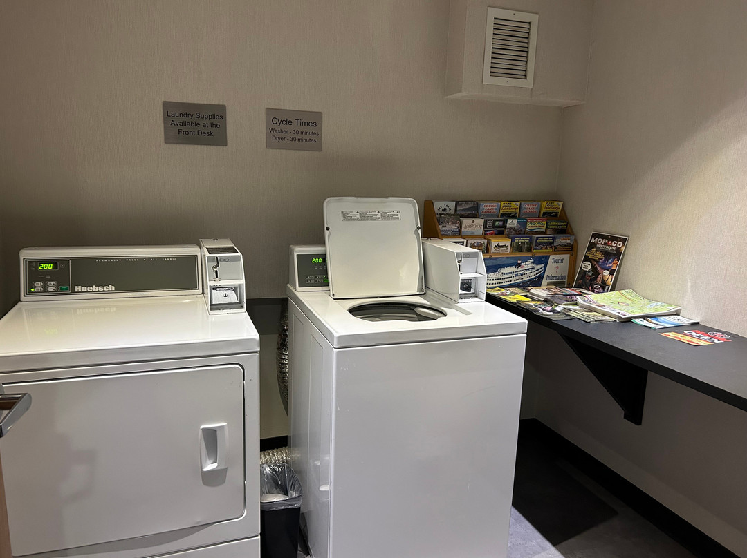 奥尔巴尼机场万怡酒店主图