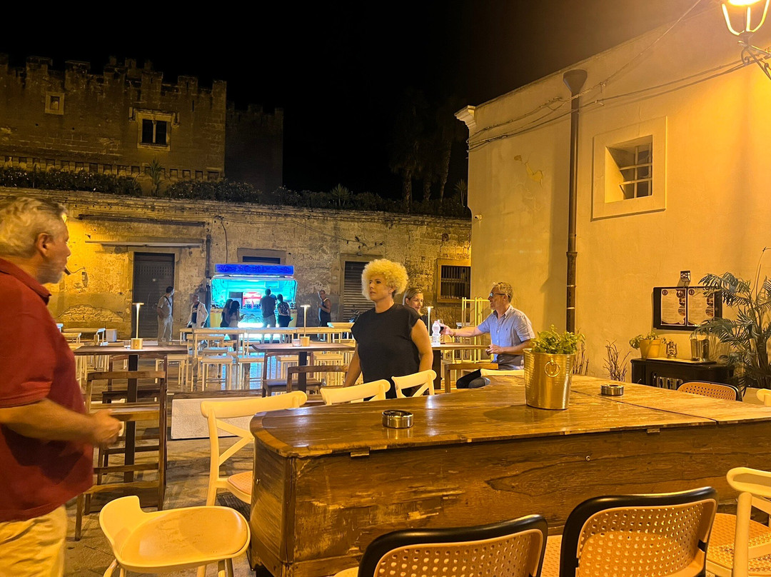 Gin Fizz Cocktailbar-San Vito dei Normanni必去景点