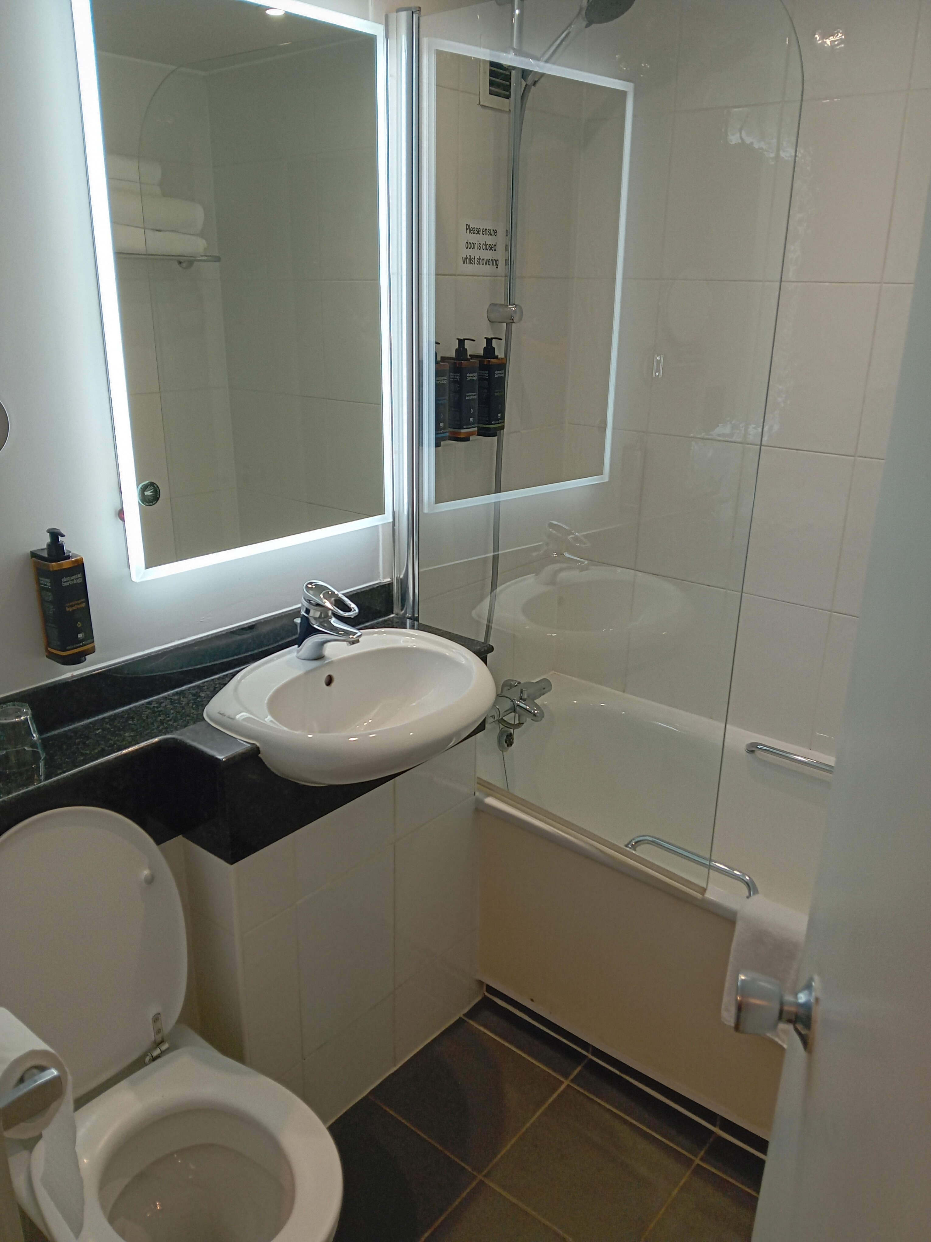 Mercure Birmingham West Hotel-浴室