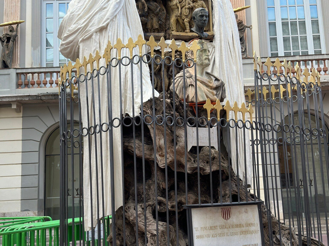 Memorial Monument to the Catalan Philosopher Francesc Pujols景点图片