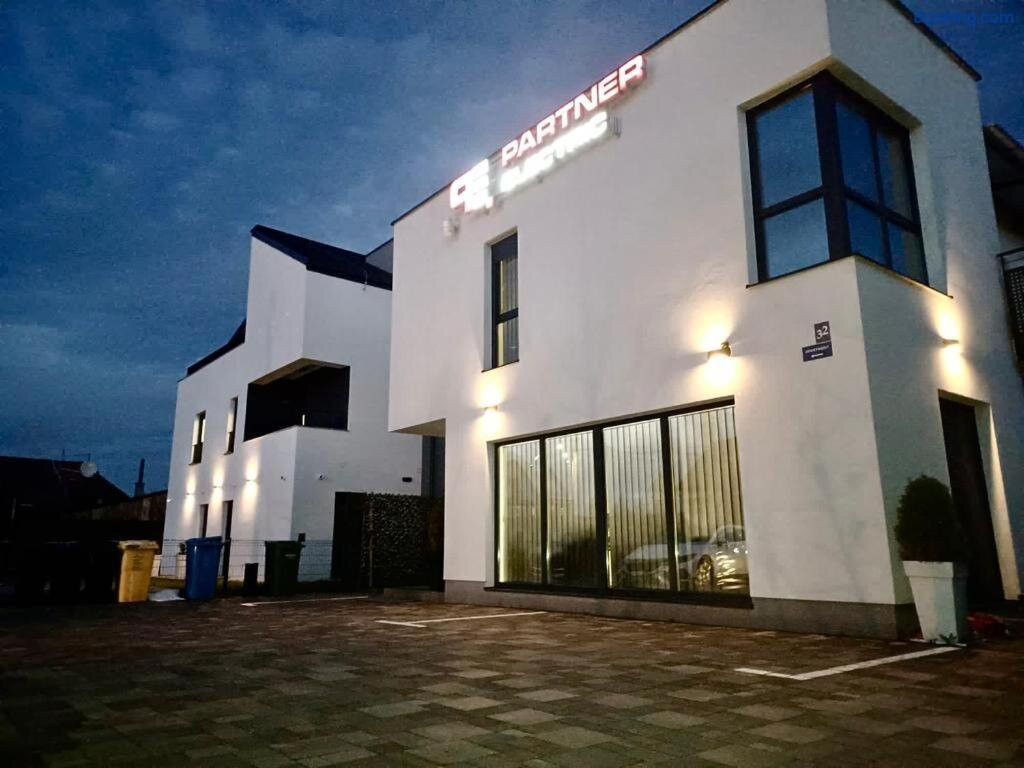 4Trees Airport Apartments