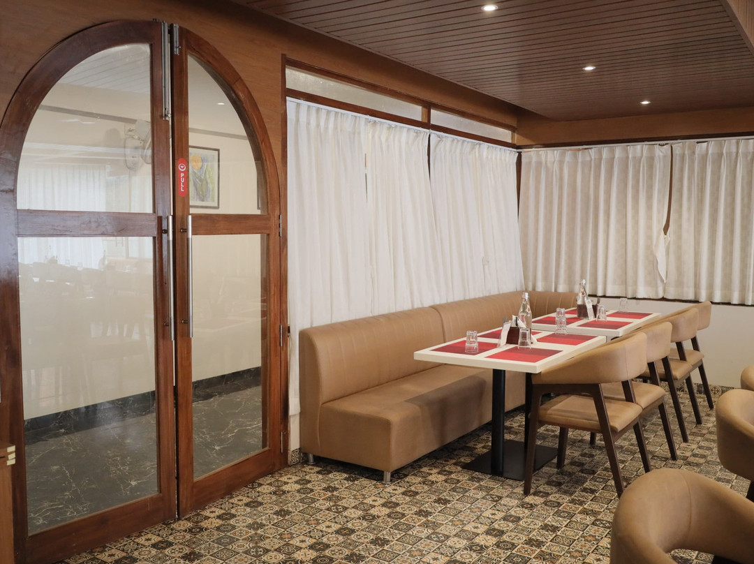 Sapphire Hotel主图