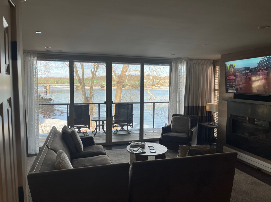 Ghost Light Inn主图