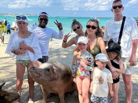 4 Island Tour, Swimming Pigs, turtles, Harbour Tour & snorkeling-拿骚必去景点