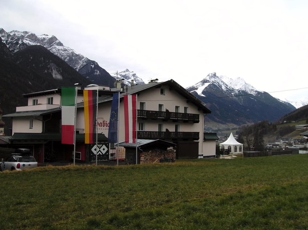 哈比希特酒店主图