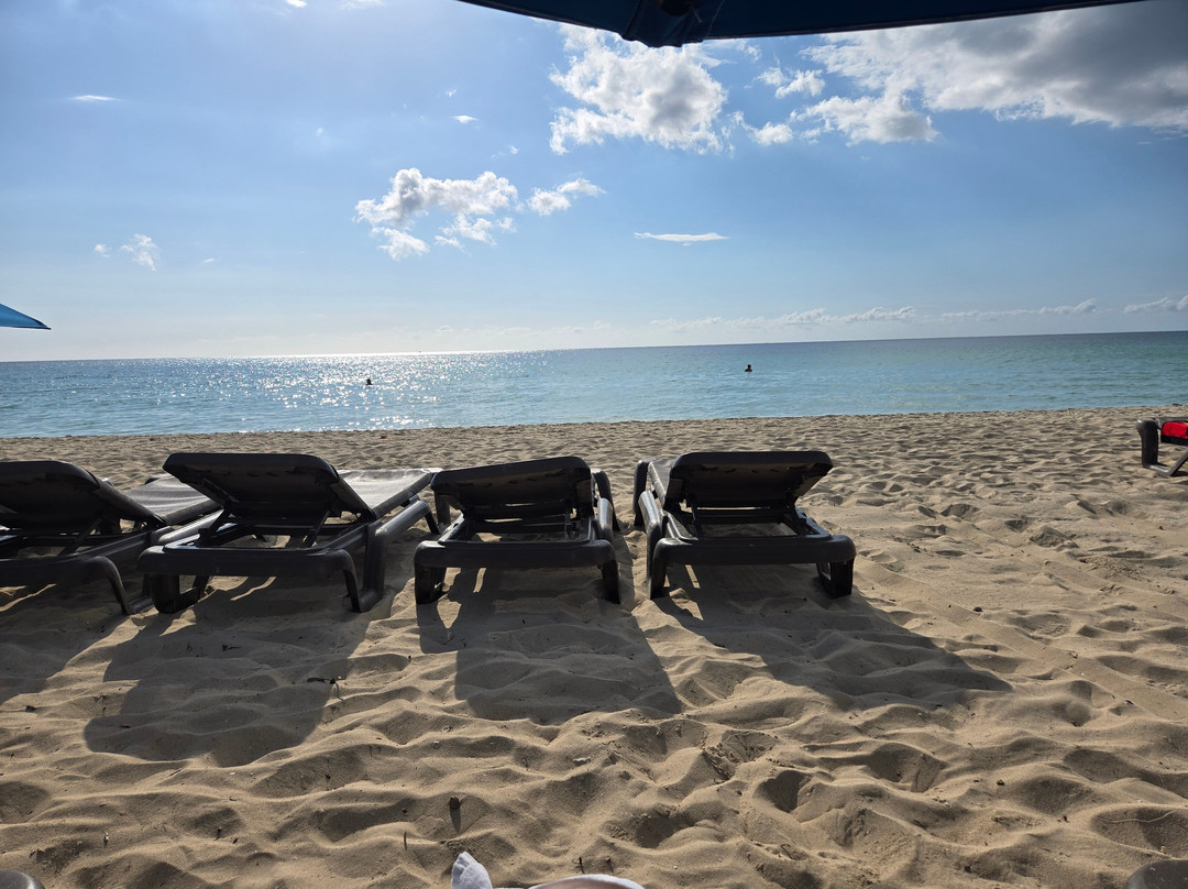 传奇海滩度假酒店主图