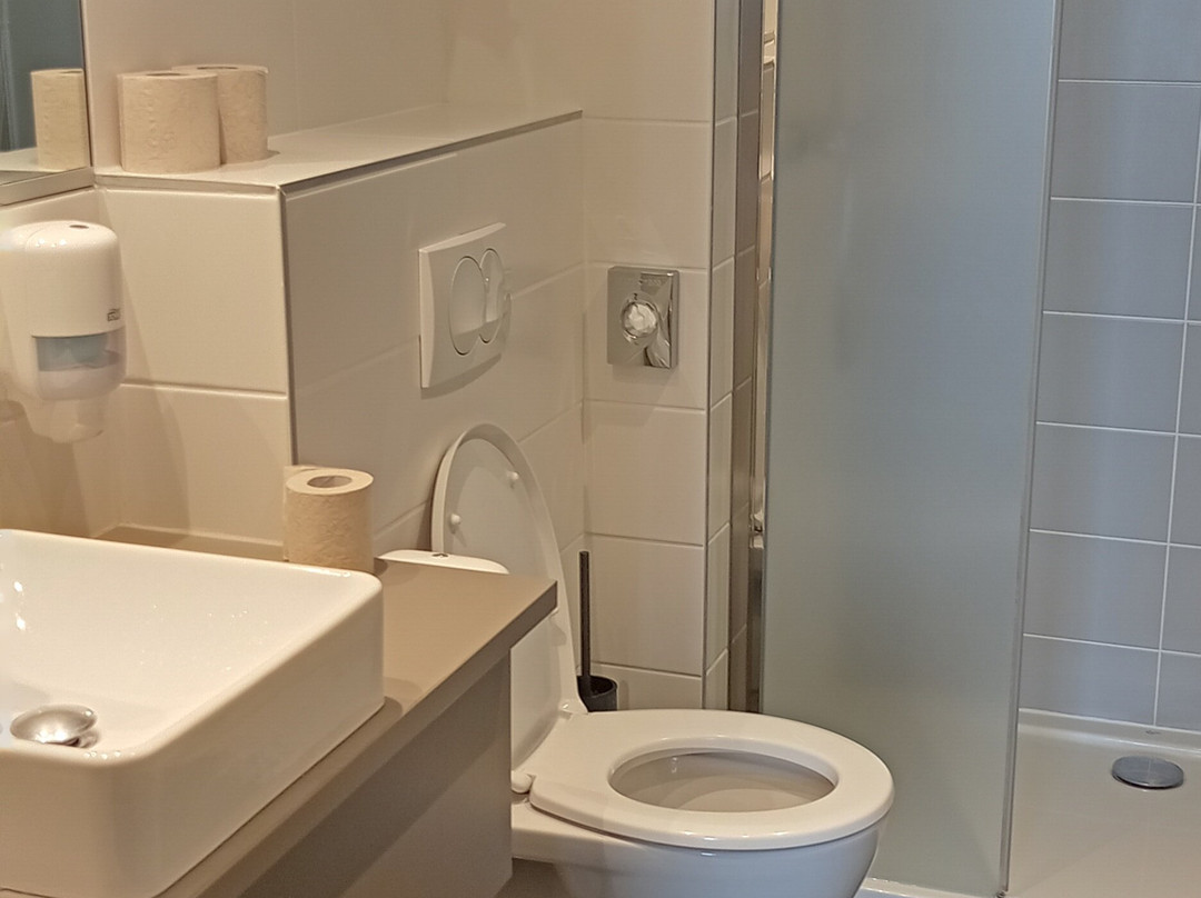 Brit Hotel Privilège Lisieux-La Villa des Arts主图