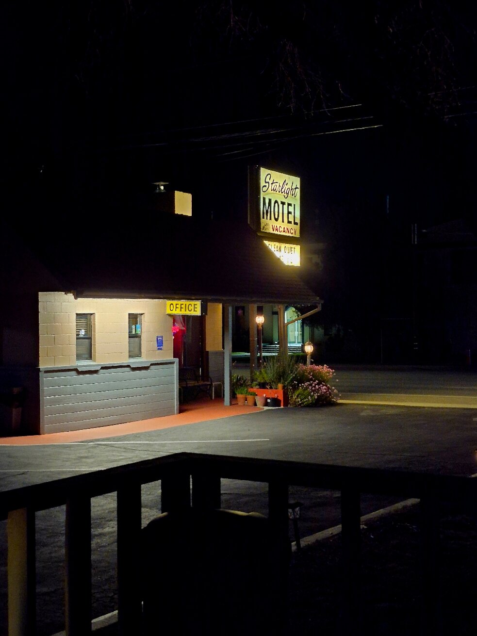 Starlight Motel-官方