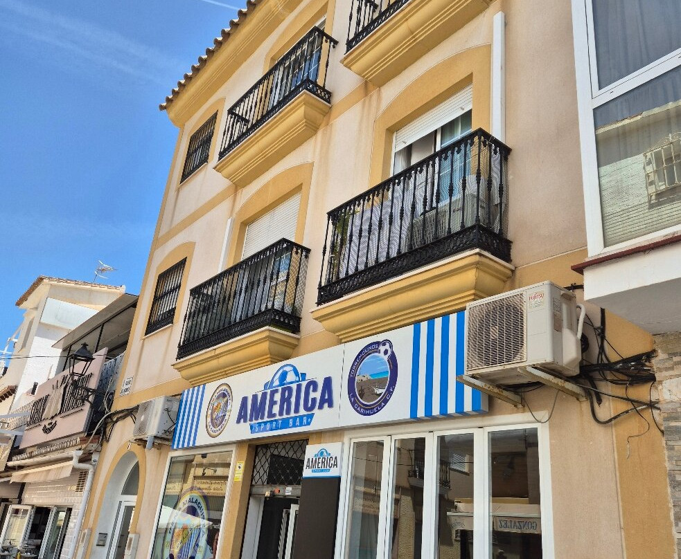 Calle Carmen-托雷莫里诺斯必去景点