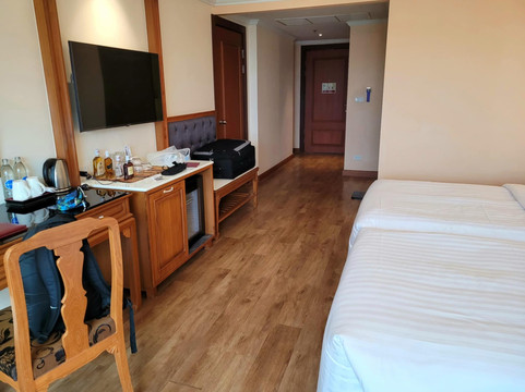 皇后奢华大酒店主图