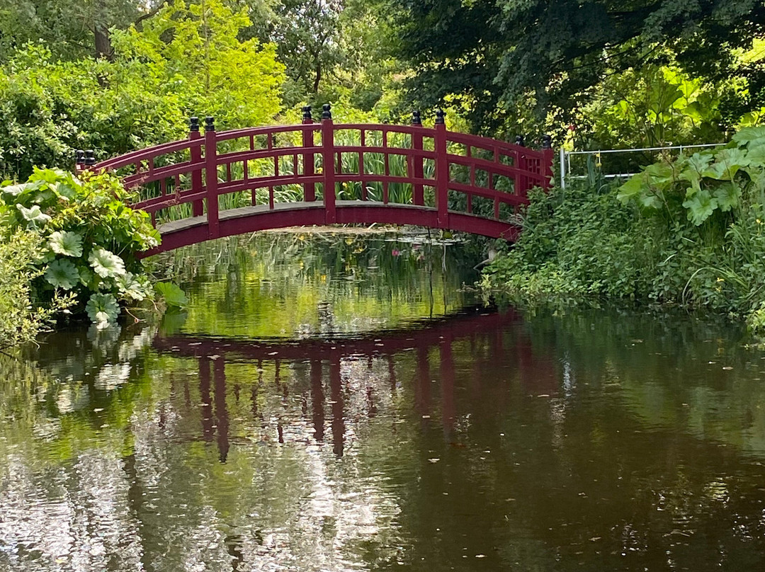 Houghton Lodge Gardens景点图片