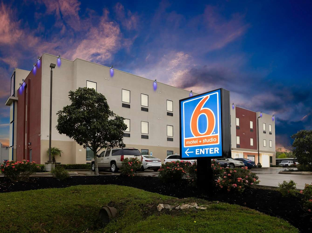 Motel 6 Texas City, TX - I-45 South