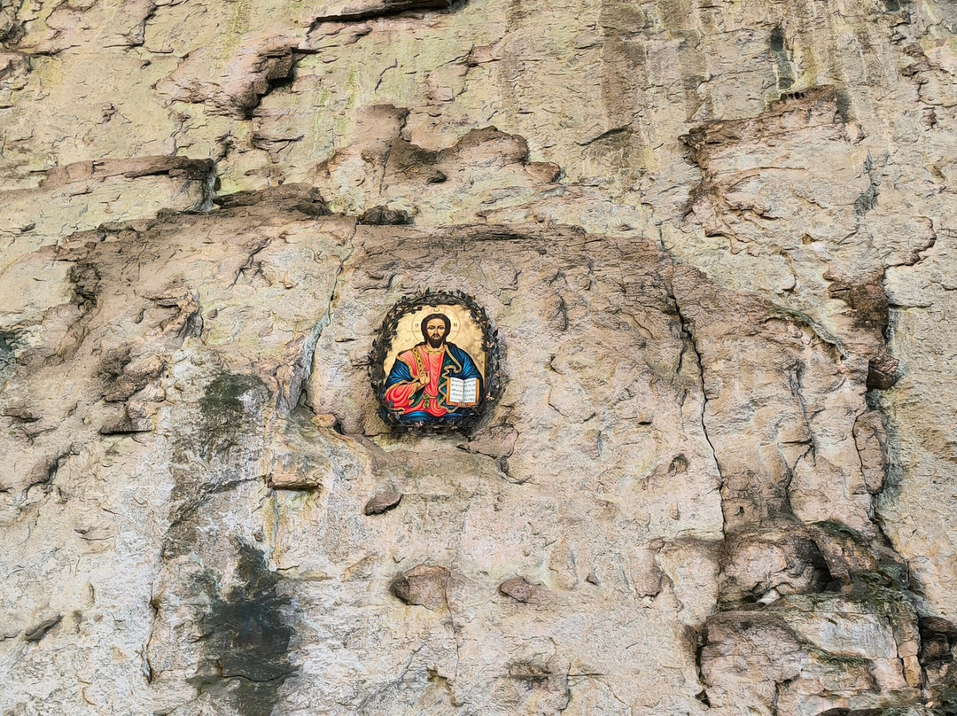 Prohodna Cave-Karlukovo必去景点