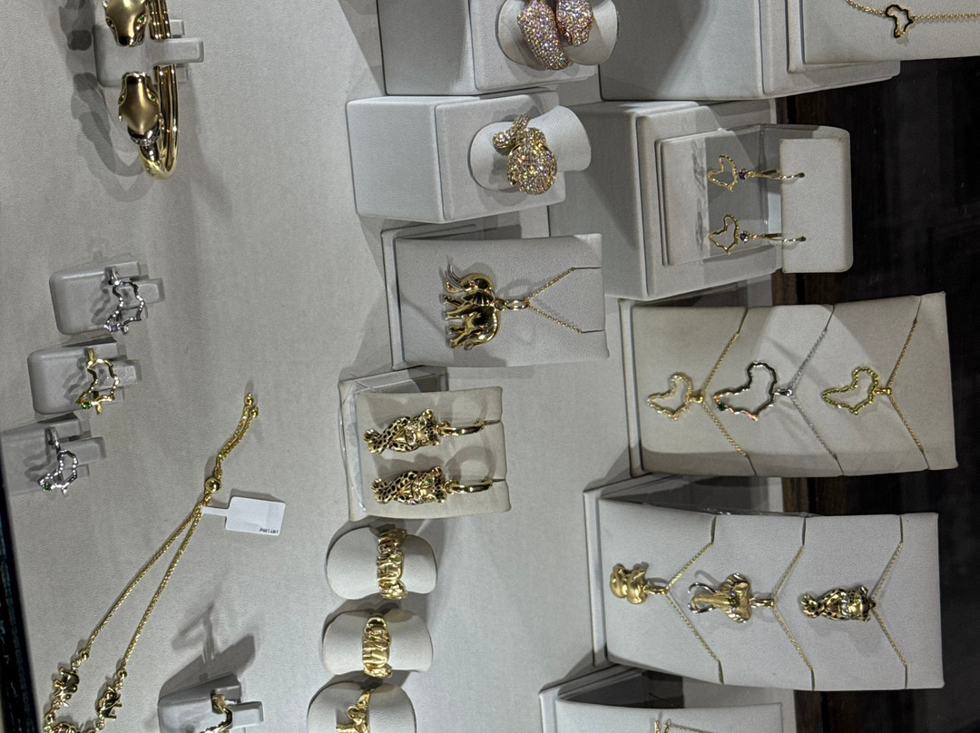 Shimansky Jewellers Rockwell-Green Point必去景点