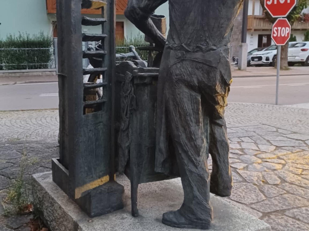 Monumento Al Moleta-平佐洛必去景点