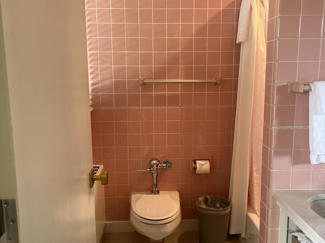 Otis Harbor Springs主图