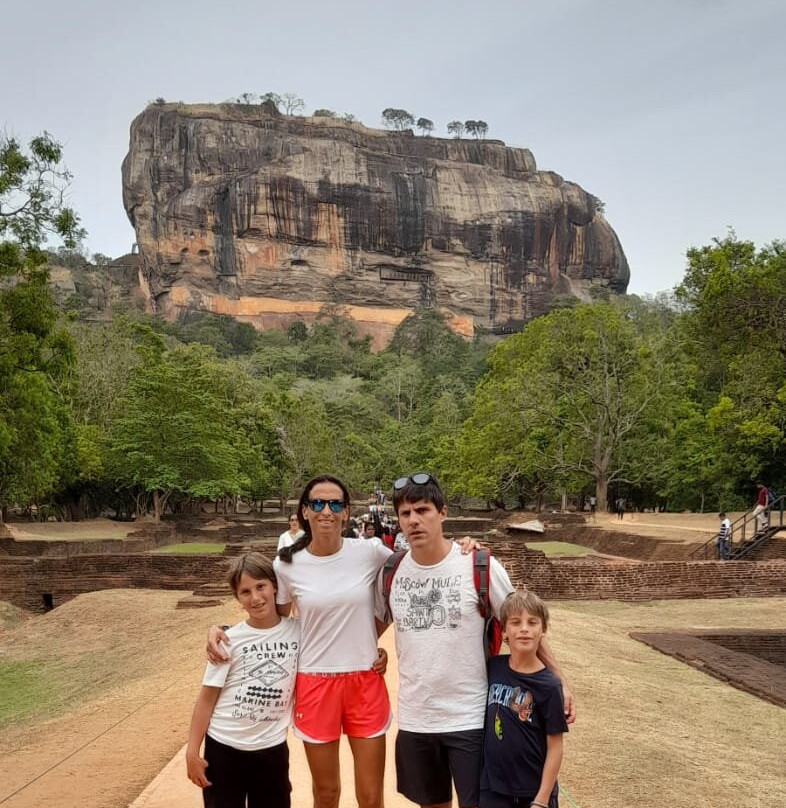 Travel with Samantha-尼甘布必去景点