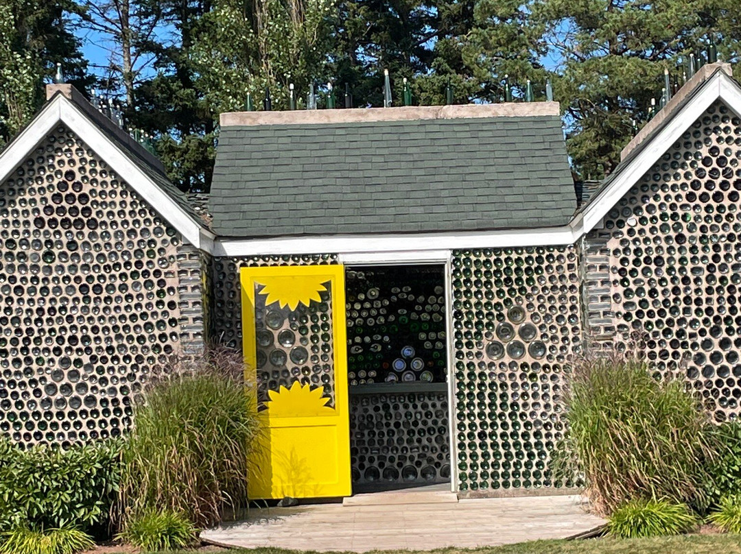 The Bottle Houses-Cape Egmont必去景点