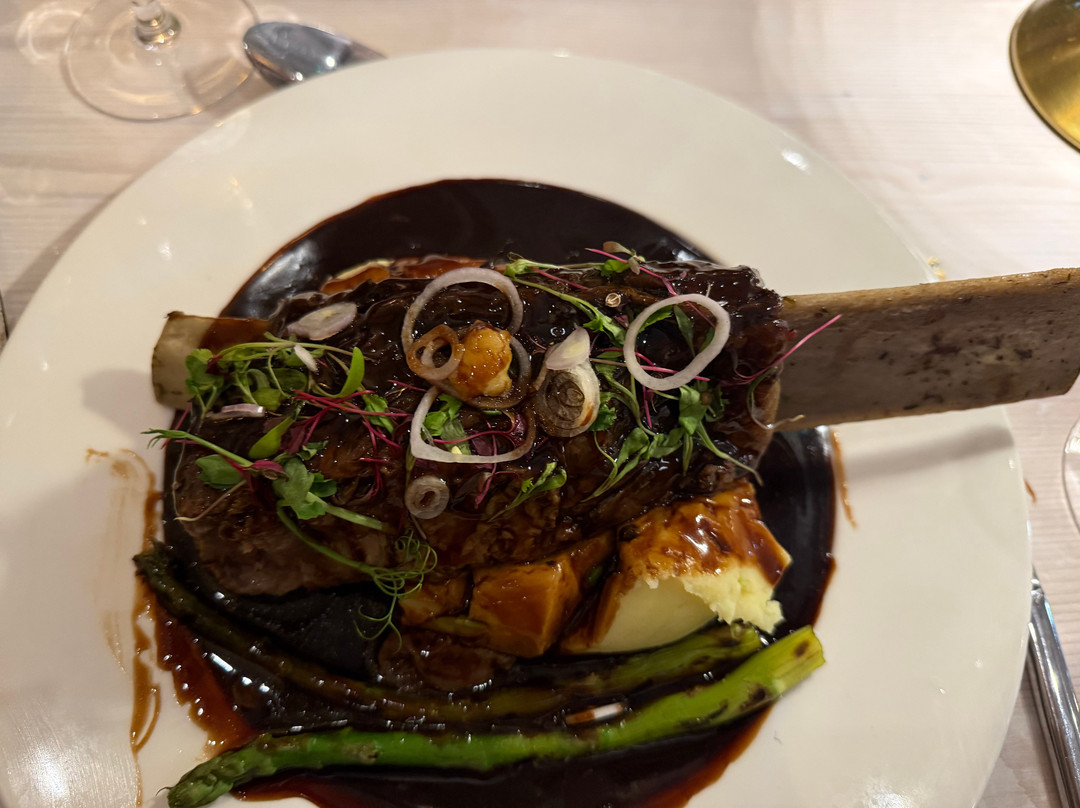 Gustavo Terrace, Bar & Kitchen