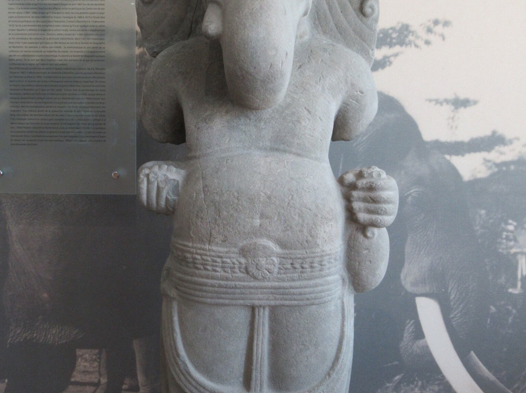 Musee Hebre-罗什福尔必去景点