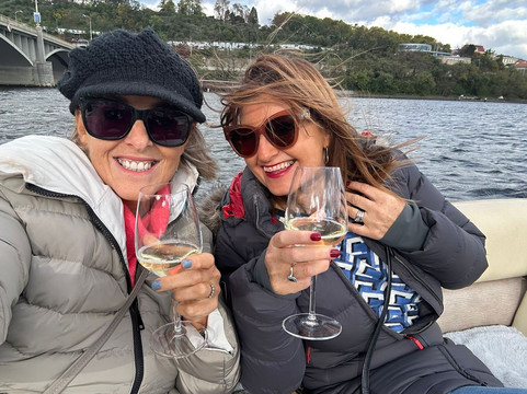 Wine Boat-布拉格必去景点