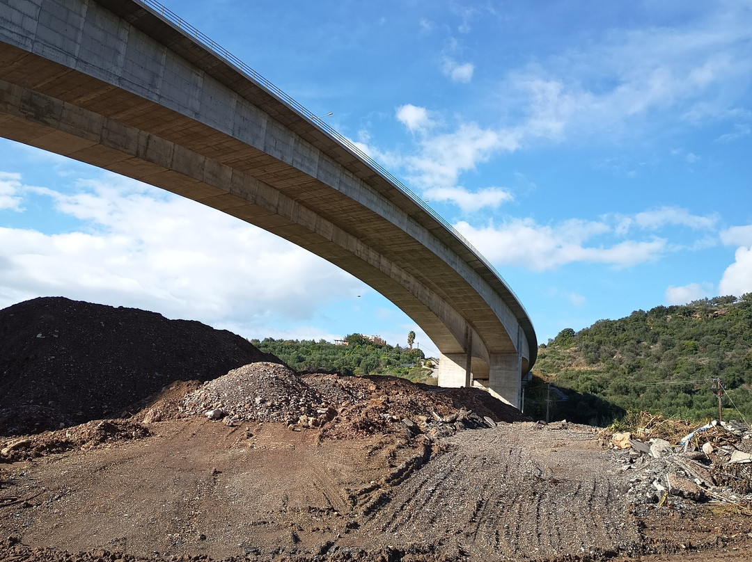 Nedontas Bridge-卡拉马塔必去景点