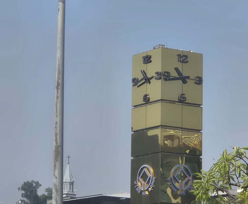 Clock Tower Roundabout-Ha Long City必去景点