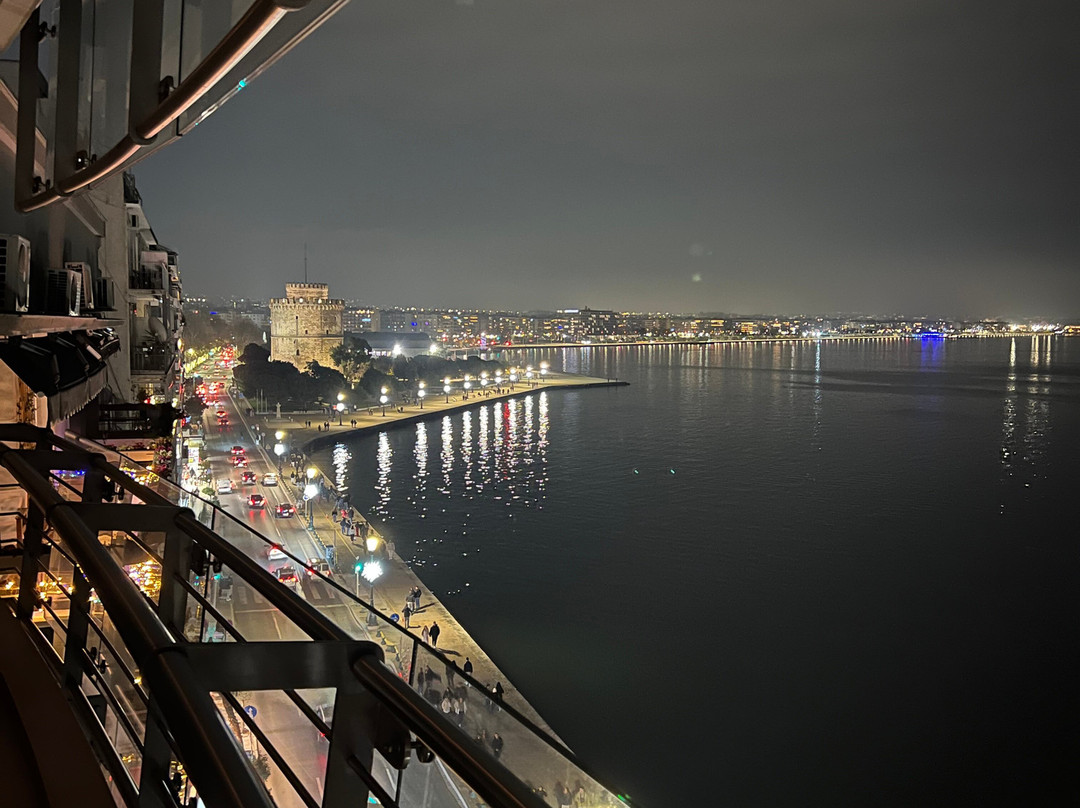 戴奥斯尊享人生酒店主图