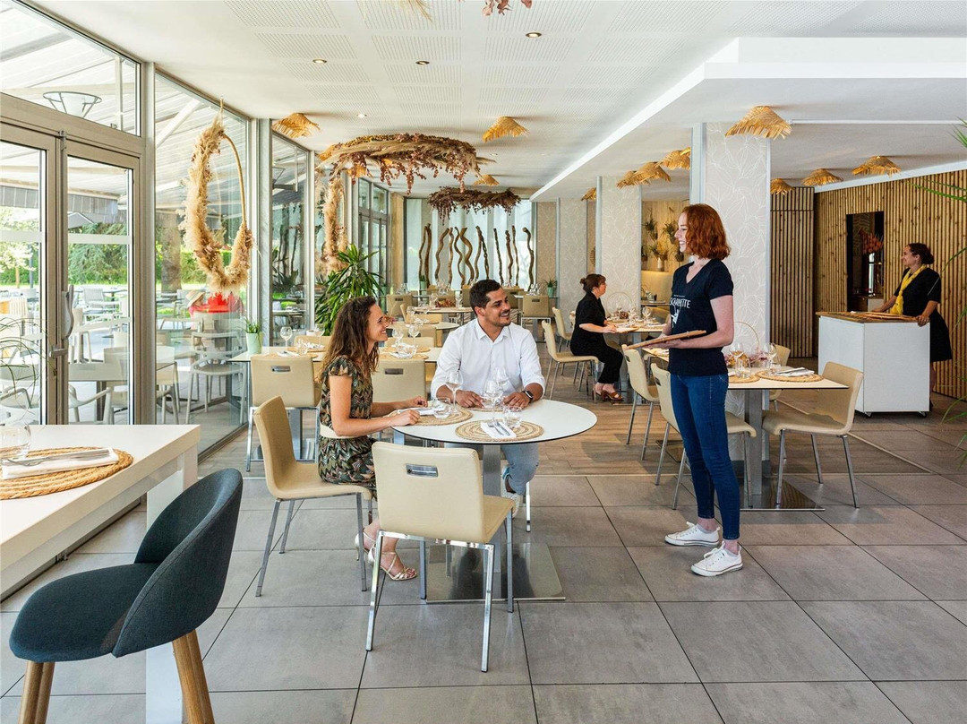 波城比利牛斯诺富特酒店主图