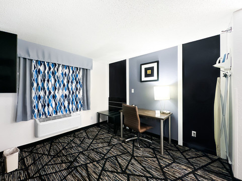 布莱恩小镇旅馆和套房主图