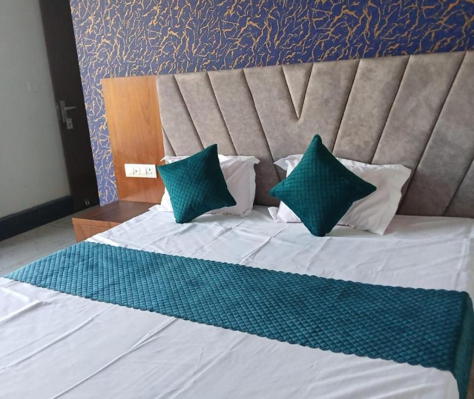Aarav Hotel