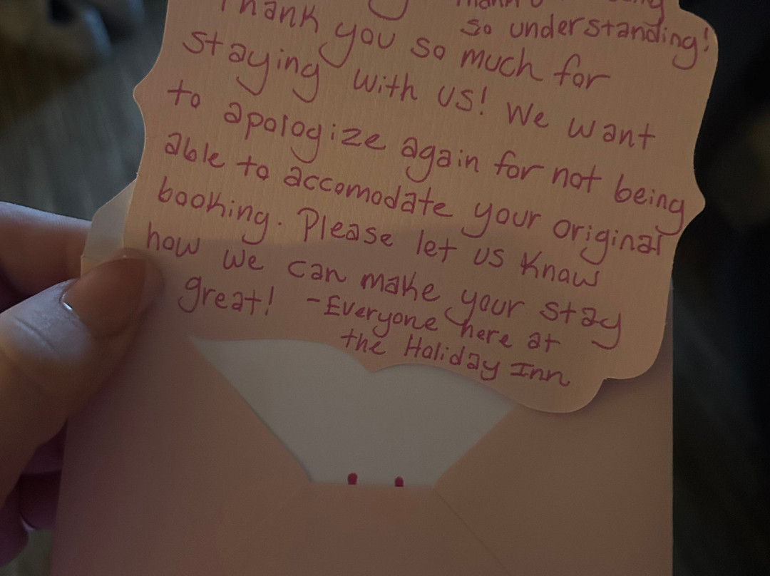 阿克塔/尤里卡机场智选假日套房酒店主图