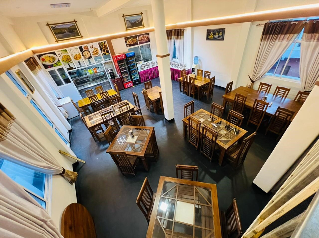亚悠斯山酒店主图