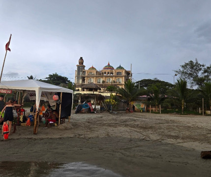 佛法海滩酒店主图