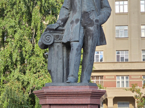 Monument to Architect Kryachkov-新西伯利亚必去景点