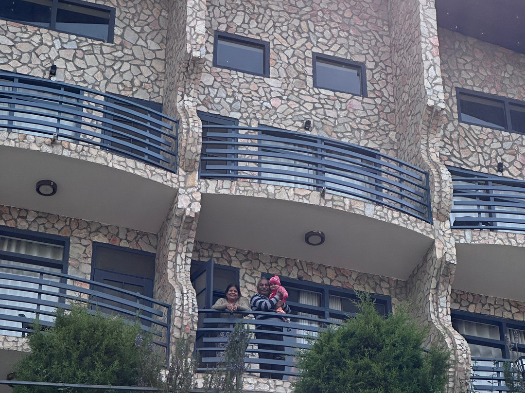 Himalayas Resort By The Lake Hill主图