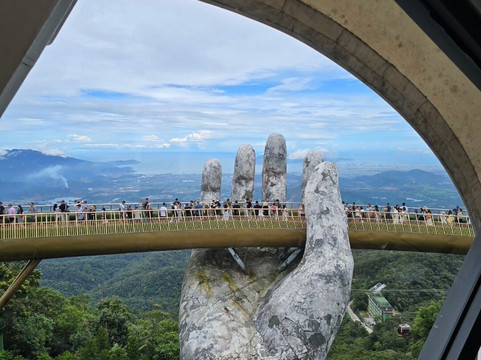 Golden Bridge-岘港必去景点