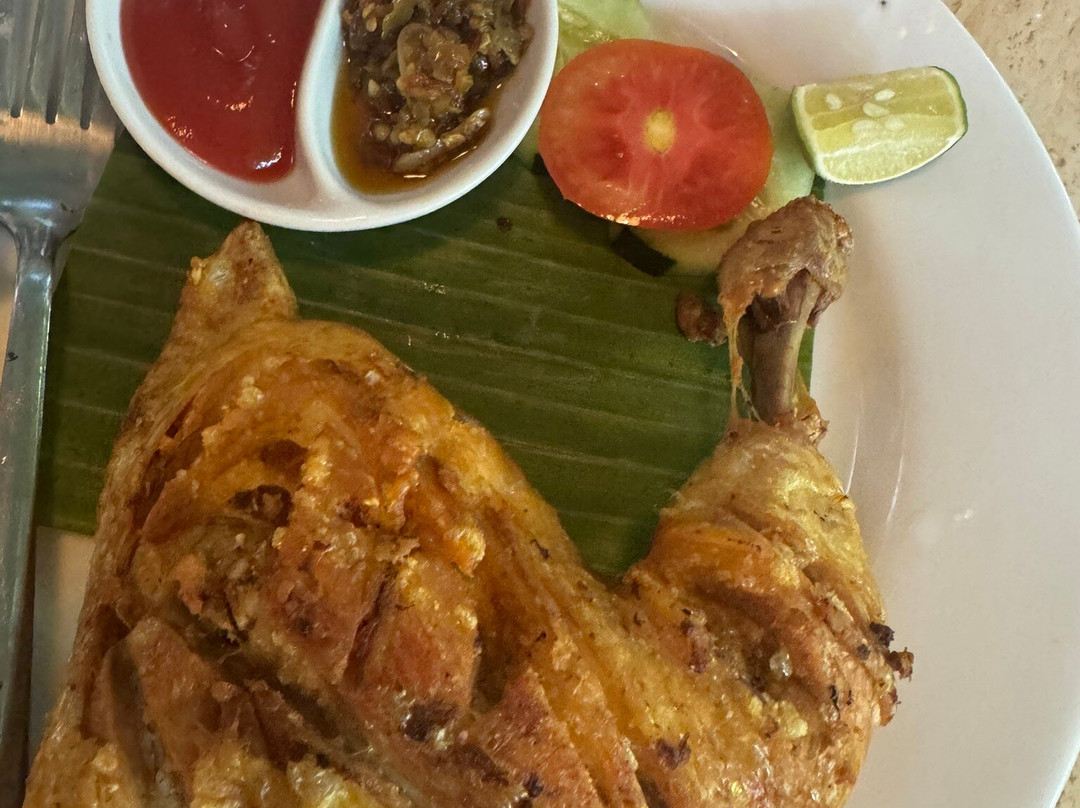 Warung Nyoman Surgi Shop & Cafe Kuta'Pang