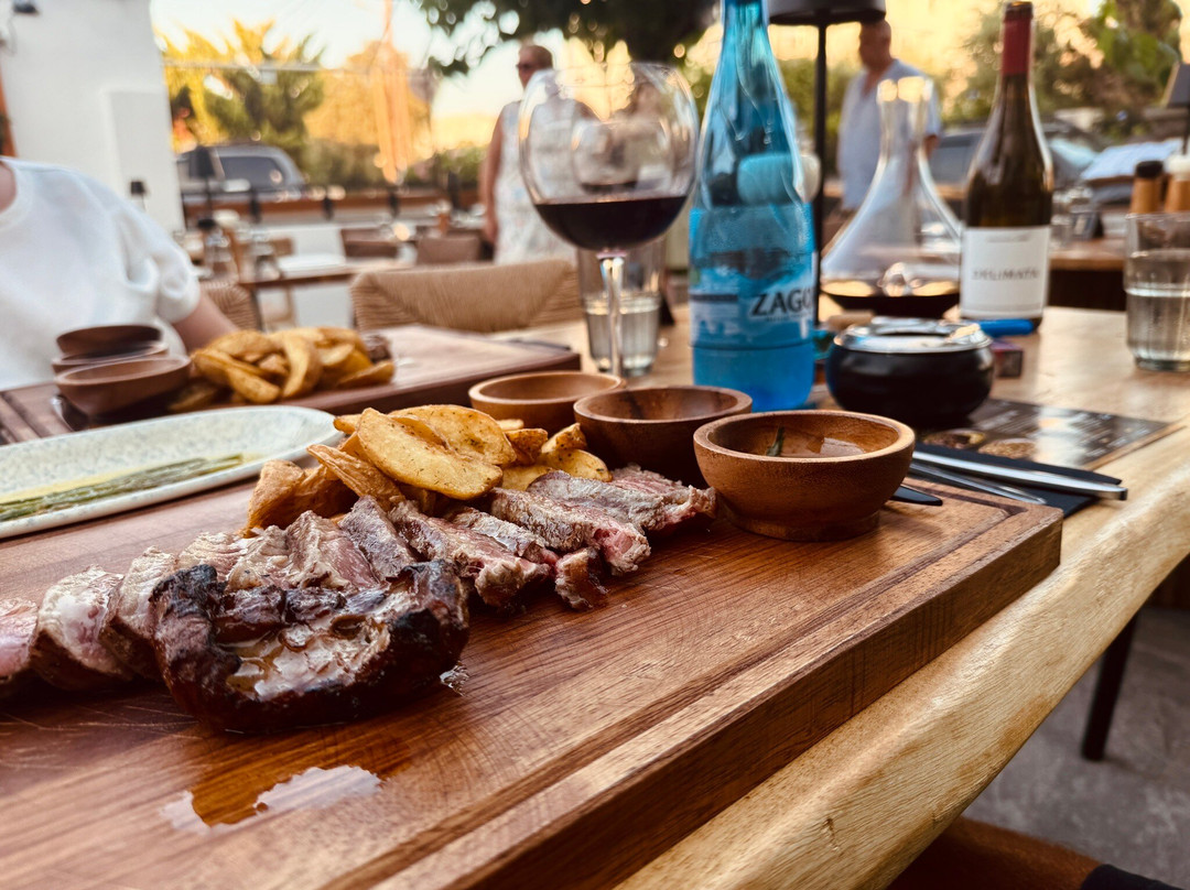 Oliver's Steak Bar, Sissi,  Crete